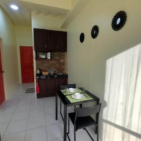 Antwet Backpacker'S Inn & Rooftop Bar Dumaguete City Esterno foto