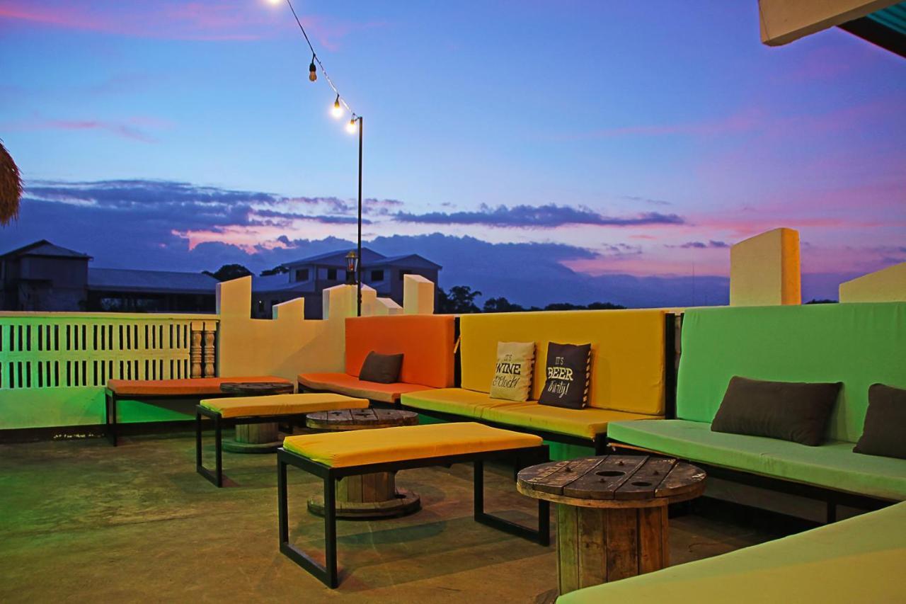Antwet Backpacker'S Inn & Rooftop Bar Dumaguete City Esterno foto