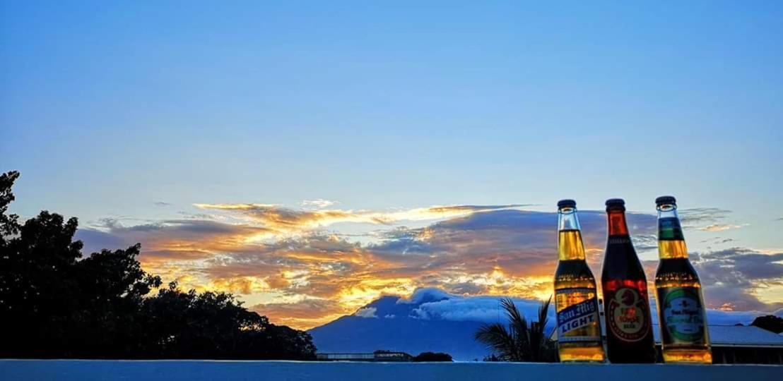 Antwet Backpacker'S Inn & Rooftop Bar Dumaguete City Esterno foto
