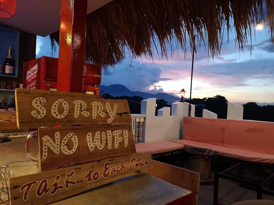 Antwet Backpacker'S Inn & Rooftop Bar Dumaguete City Esterno foto