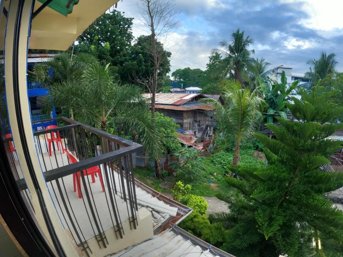 Antwet Backpacker'S Inn & Rooftop Bar Dumaguete City Esterno foto