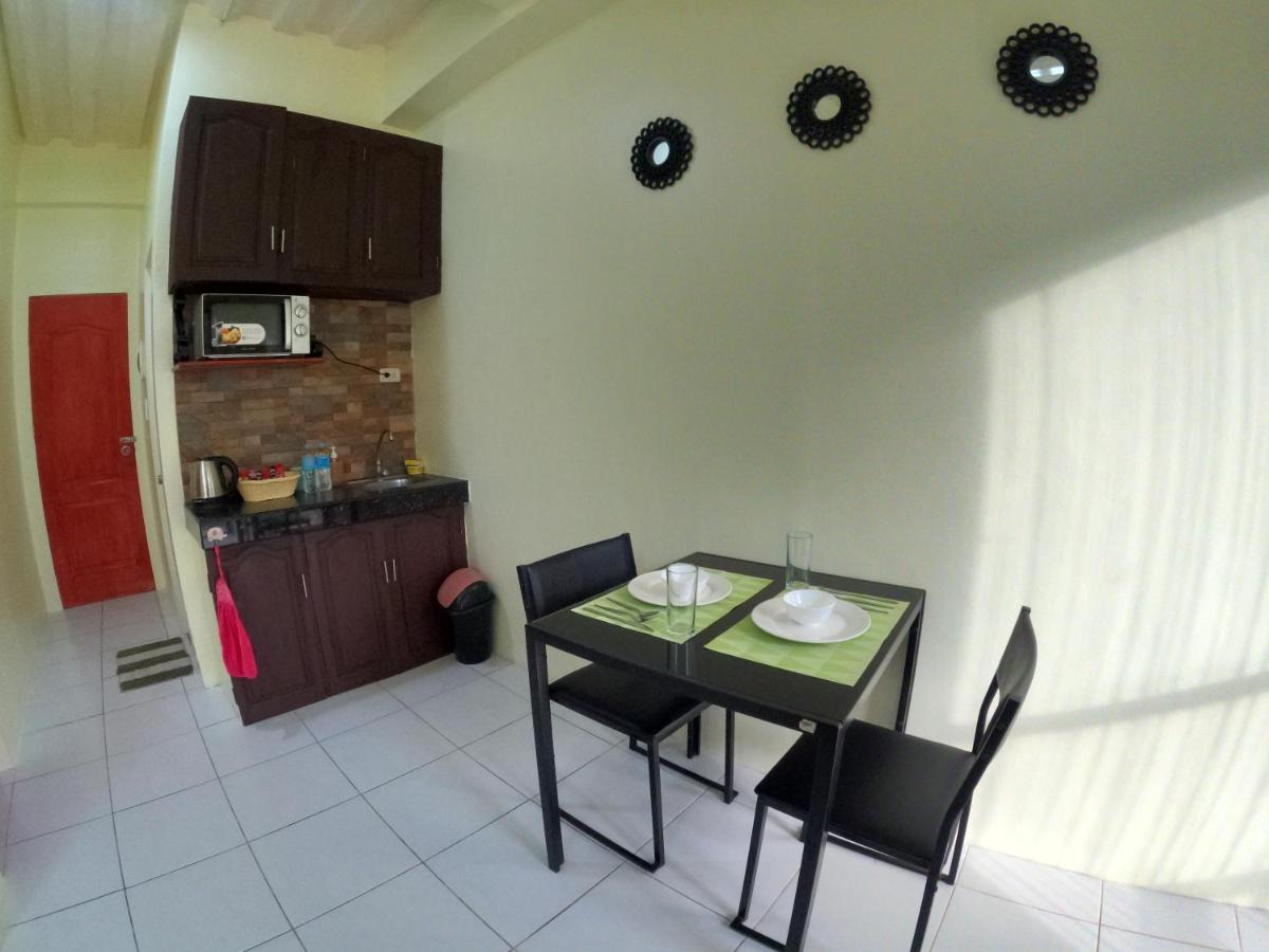 Antwet Backpacker'S Inn & Rooftop Bar Dumaguete City Esterno foto