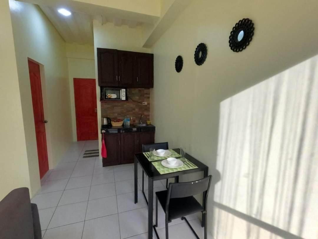 Antwet Backpacker'S Inn & Rooftop Bar Dumaguete City Esterno foto