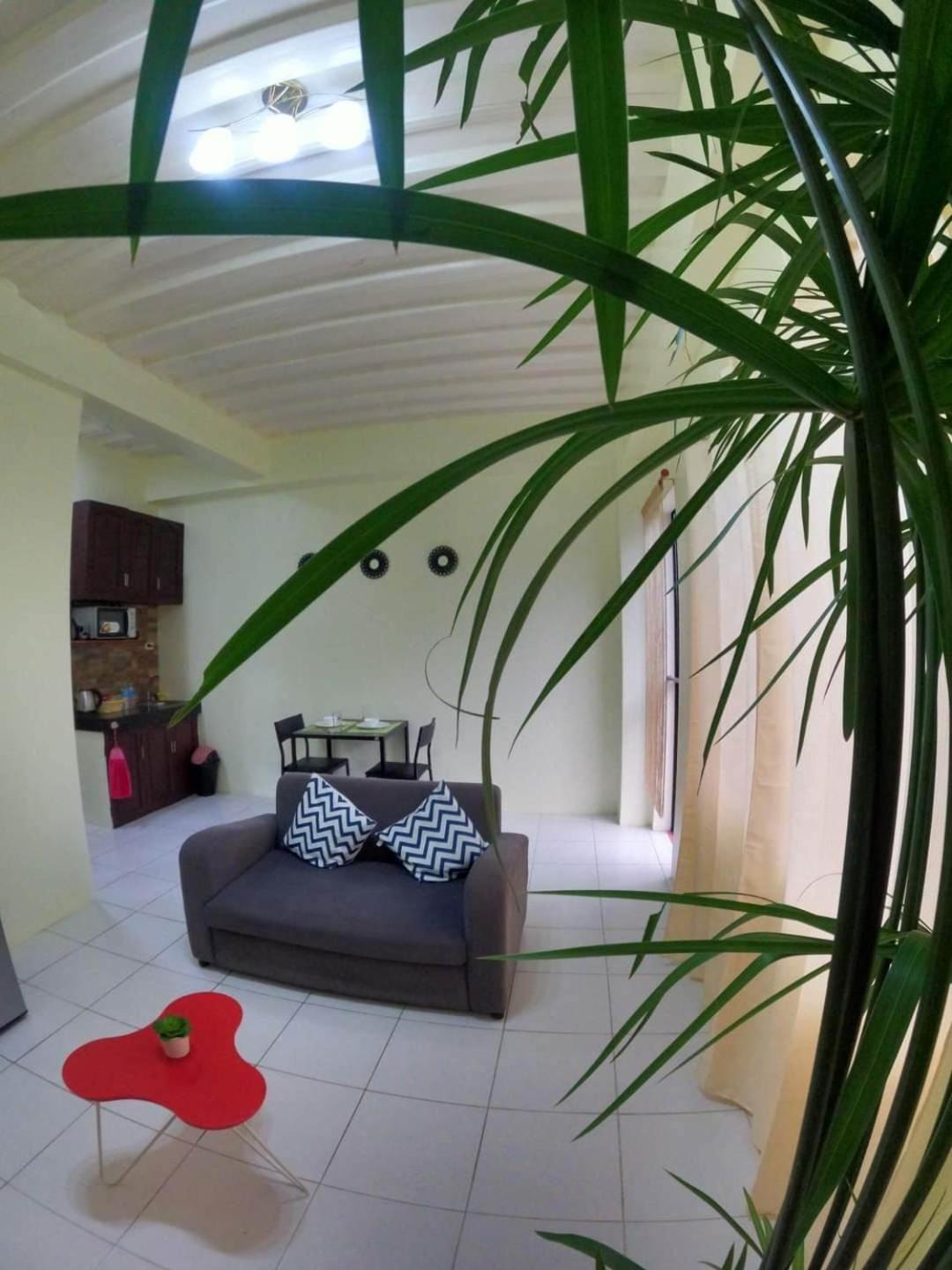 Antwet Backpacker'S Inn & Rooftop Bar Dumaguete City Esterno foto
